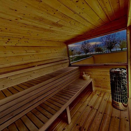 Player'S Pool&Rooms Вонярцвашхедь Экстерьер фото