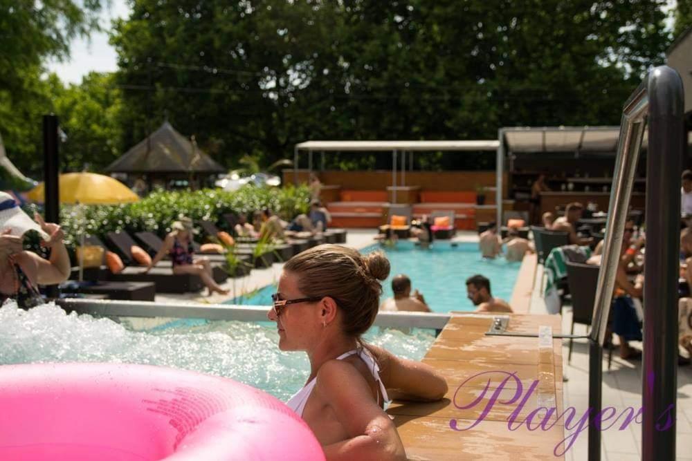 Player'S Pool&Rooms Вонярцвашхедь Экстерьер фото